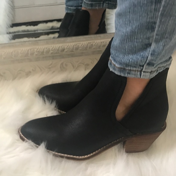 LAST 1️⃣ PRICE FIRM Vegan Leathr Boot w Block Heel - Picture 3 of 8